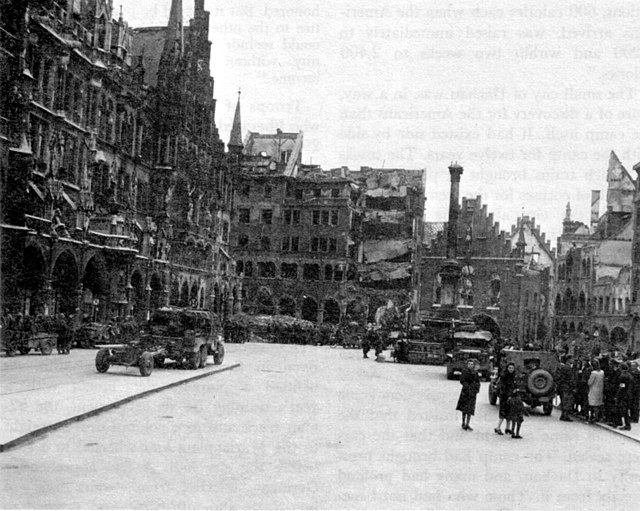 Marienplatz 1945